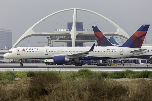 Delta Air Lines Boeing 757-200 N542US at Los Angeles International Airport (KLAX/LAX)