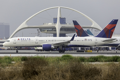 Delta Air Lines Boeing 757-200 N542US at Los Angeles International Airport (KLAX/LAX) Delta Air Lines Boeing 757-200 N542US at Los Angeles International Airport (KLAX/LAX)
