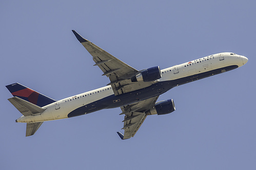 Delta Air Lines Boeing 757-200 N547US at Los Angeles International Airport (KLAX/LAX) Delta Air Lines Boeing 757-200 N547US at Los Angeles International Airport (KLAX/LAX)