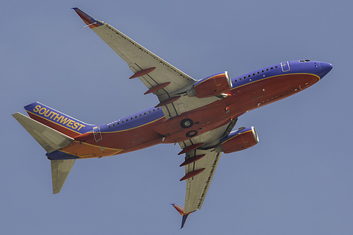 Southwest Airlines Boeing 737-700 N555LV at Los Angeles International Airport (KLAX/LAX)
