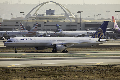 United Airlines Boeing 757-300 N57868 at Los Angeles International Airport (KLAX/LAX)