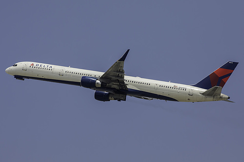 Delta Air Lines Boeing 757-300 N594NW at Los Angeles International Airport (KLAX/LAX)