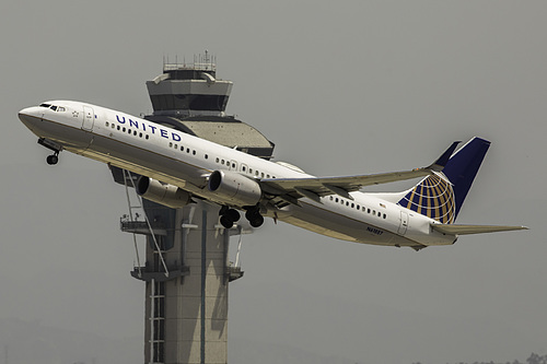 United Airlines Boeing 737-900ER N61887 at Los Angeles International Airport (KLAX/LAX)
