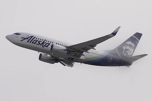 Alaska Airlines Boeing 737-700 N618AS at Los Angeles International Airport (KLAX/LAX)