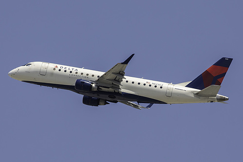 Compass Airlines Embraer ERJ-175 N623CZ at Los Angeles International Airport (KLAX/LAX) Compass Airlines Embraer ERJ-175 N623CZ at Los Angeles International Airport (KLAX/LAX)