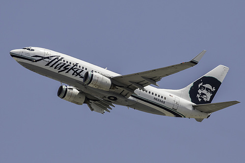 Alaska Airlines Boeing 737-700 N625AS at Los Angeles International Airport (KLAX/LAX)