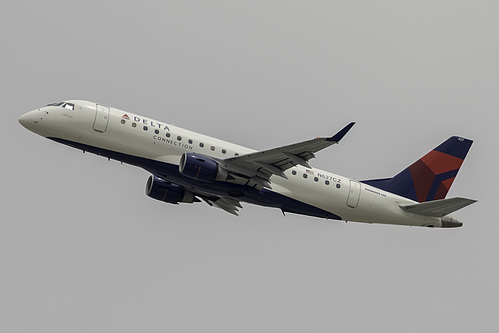 Compass Airlines Embraer ERJ-175 N627CZ at Los Angeles International Airport (KLAX/LAX) Compass Airlines Embraer ERJ-175 N627CZ at Los Angeles International Airport (KLAX/LAX)