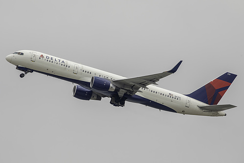 Delta Air Lines Boeing 757-200 N6701 at Los Angeles International Airport (KLAX/LAX)