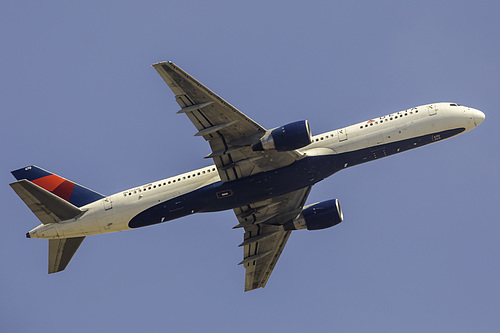 Delta Air Lines Boeing 757-200 N670DN at Los Angeles International Airport (KLAX/LAX)