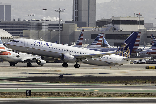 United Airlines Boeing 737-900ER N68880 at Los Angeles International Airport (KLAX/LAX)