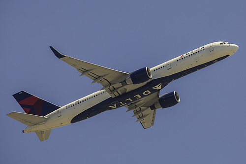 Delta Air Lines Boeing 757-200 N688DL at Los Angeles International Airport (KLAX/LAX)