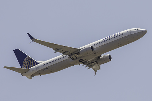 United Airlines Boeing 737-900ER N69826 at Los Angeles International Airport (KLAX/LAX) United Airlines Boeing 737-900ER N69826 at Los Angeles International Airport (KLAX/LAX)
