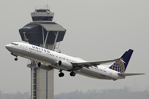 United Airlines Boeing 737-900ER N69888 at Los Angeles International Airport (KLAX/LAX)