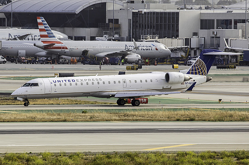 SkyWest Airlines Canadair CRJ-700 N746SK at Los Angeles International Airport (KLAX/LAX)