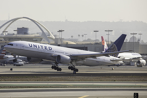 United Airlines Boeing 777-200 N768UA at Los Angeles International Airport (KLAX/LAX)