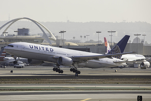 United Airlines Boeing 777-200 N768UA at Los Angeles International Airport (KLAX/LAX) United Airlines Boeing 777-200 N768UA at Los Angeles International Airport (KLAX/LAX)