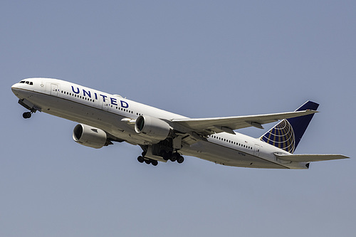 United Airlines Boeing 777-200 N771UA at Los Angeles International Airport (KLAX/LAX) United Airlines Boeing 777-200 N771UA at Los Angeles International Airport (KLAX/LAX)