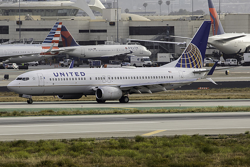 United Airlines Boeing 737-800 N77258 at Los Angeles International Airport (KLAX/LAX)