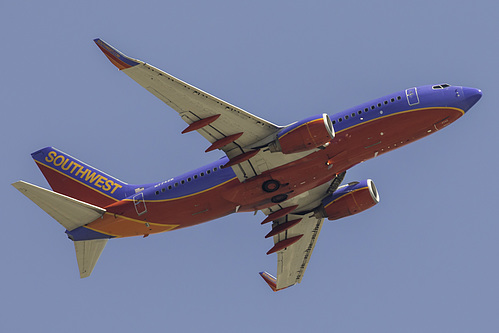 Southwest Airlines Boeing 737-700 N7742B at Los Angeles International Airport (KLAX/LAX)