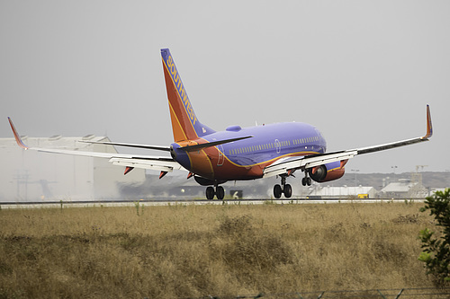 Southwest Airlines Boeing 737-700 N7752B at Los Angeles International Airport (KLAX/LAX) Southwest Airlines Boeing 737-700 N7752B at Los Angeles International Airport (KLAX/LAX)