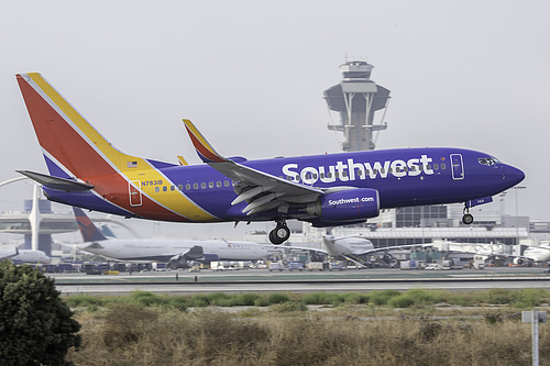 Southwest Airlines Boeing 737-700 N7831B at Los Angeles International Airport (KLAX/LAX)