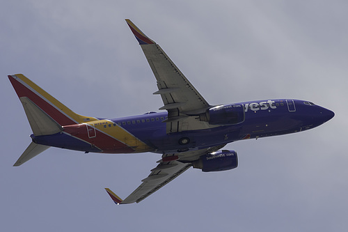 Southwest Airlines Boeing 737-700 N7841A at Los Angeles International Airport (KLAX/LAX)