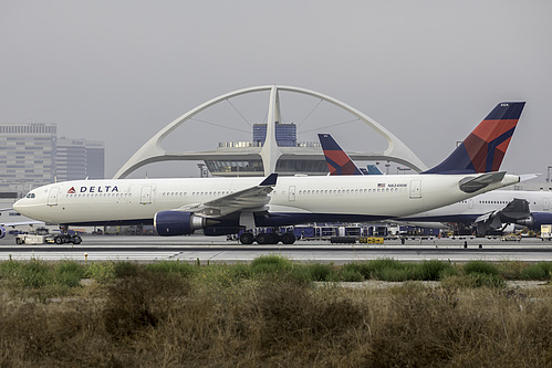 Delta Air Lines Airbus A330-300 N824NW at Los Angeles International Airport (KLAX/LAX)