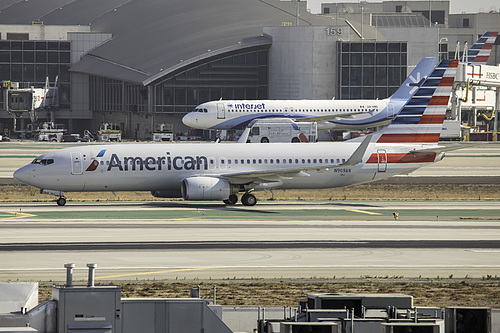 American Airlines Boeing 737-800 N909AN at Los Angeles International Airport (KLAX/LAX)