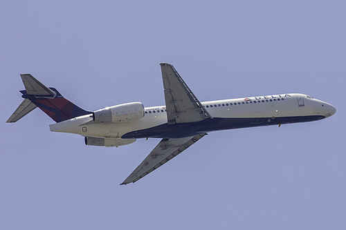 Delta Air Lines Boeing 717-200 N915AT at Los Angeles International Airport (KLAX/LAX)