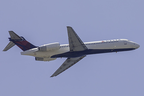 Delta Air Lines Boeing 717-200 N915AT at Los Angeles International Airport (KLAX/LAX) Delta Air Lines Boeing 717-200 N915AT at Los Angeles International Airport (KLAX/LAX)