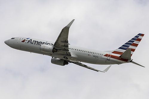 American Airlines Boeing 737-800 N952AA at Los Angeles International Airport (KLAX/LAX) American Airlines Boeing 737-800 N952AA at Los Angeles International Airport (KLAX/LAX)
