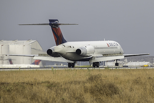 Delta Air Lines Boeing 717-200 N953AT at Los Angeles International Airport (KLAX/LAX) Delta Air Lines Boeing 717-200 N953AT at Los Angeles International Airport (KLAX/LAX)