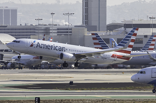American Airlines Boeing 737-800 N989NN at Los Angeles International Airport (KLAX/LAX) American Airlines Boeing 737-800 N989NN at Los Angeles International Airport (KLAX/LAX)