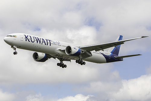Kuwait Airways Boeing 777-300ER 9K-AOJ at London Heathrow Airport (EGLL/LHR)