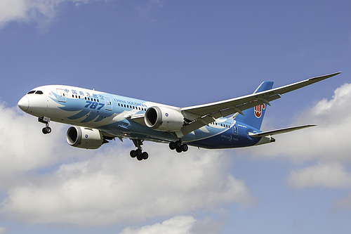 China Southern Airlines Boeing 787-8 B-2726 at London Heathrow Airport (EGLL/LHR)