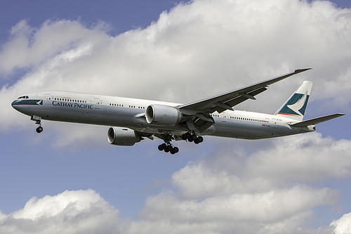 Cathay Pacific Boeing 777-300ER B-KQY at London Heathrow Airport (EGLL/LHR) Cathay Pacific Boeing 777-300ER B-KQY at London Heathrow Airport (EGLL/LHR)