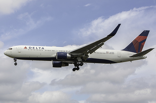 Delta Air Lines Boeing 767-300ER N174DN at London Heathrow Airport (EGLL/LHR)