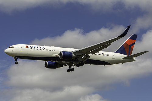 Delta Air Lines Boeing 767-300ER N174DZ at London Heathrow Airport (EGLL/LHR)