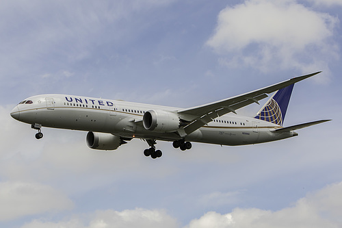 United Airlines Boeing 787-9 N26966 at London Heathrow Airport (EGLL/LHR)