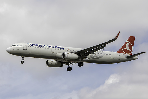 Turkish Airlines Airbus A321-200 TC-JSM at London Heathrow Airport (EGLL/LHR)