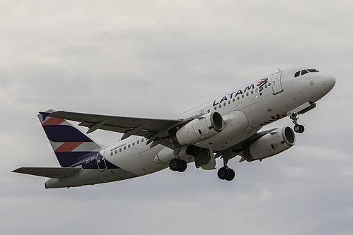 LATAM Chile Airbus A319-100 CC-CYL at Orlando International Airport (KMCO/MCO)