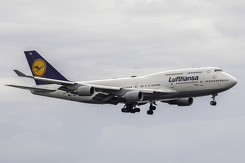 Lufthansa Boeing 747-400 D-ABVW at Orlando International Airport (KMCO/MCO)