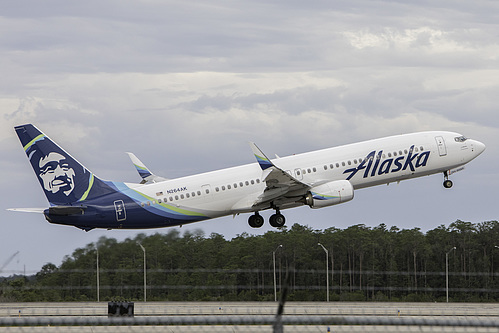 Alaska Airlines Boeing 737-900ER N264AK at Orlando International Airport (KMCO/MCO) Alaska Airlines Boeing 737-900ER N264AK at Orlando International Airport (KMCO/MCO)