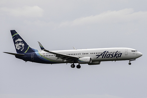 Alaska Airlines Boeing 737-900ER N495AS at Orlando International Airport (KMCO/MCO) Alaska Airlines Boeing 737-900ER N495AS at Orlando International Airport (KMCO/MCO)