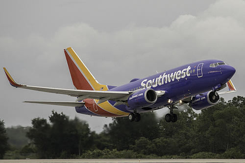 Southwest Airlines Boeing 737-700 N7882B at Orlando International Airport (KMCO/MCO)