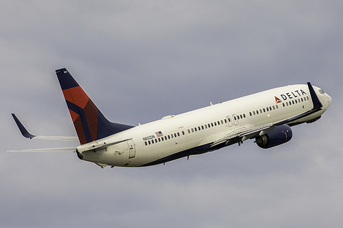 Delta Air Lines Boeing 737-900ER N802DN at Orlando International Airport (KMCO/MCO)