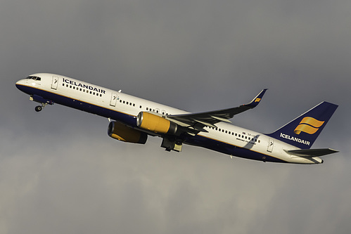 Icelandair Boeing 757-200 TF-ISS at Orlando International Airport (KMCO/MCO)