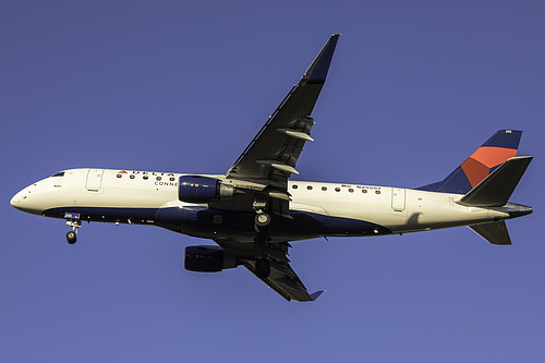 SkyWest Airlines Embraer ERJ-175 N255SY at Seattle Tacoma International Airport (KSEA/SEA)