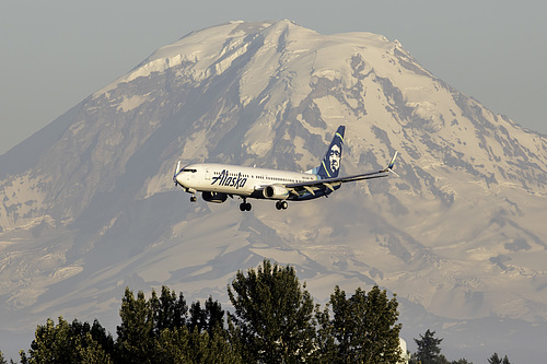 Alaska Airlines Boeing 737-900ER N272AK at Seattle Tacoma International Airport (KSEA/SEA)