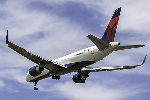 Delta Air Lines Boeing 757-200 N536US at Seattle Tacoma International Airport (KSEA/SEA)